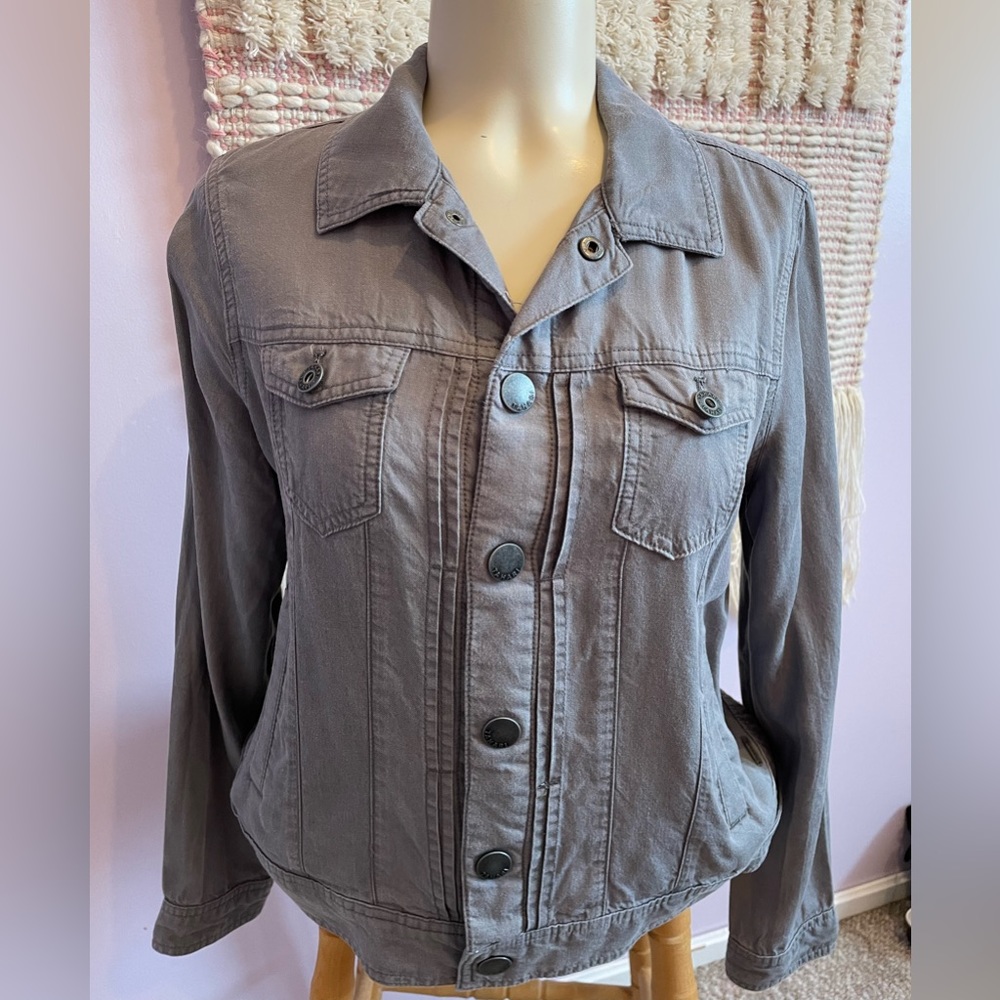 Tahari gray lightweight jacket